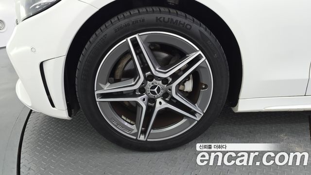 Mercedes-Benz C-Class W205 C200 AMG Line - фото 4