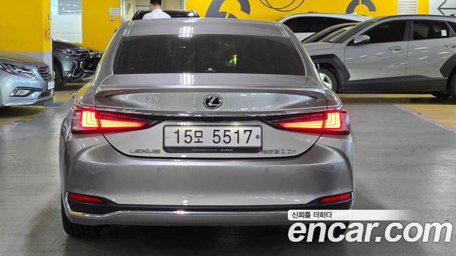 Lexus ES 7-го поколения Executive - фото 1