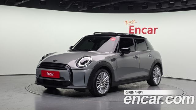 Mini Cooper 5-Door Classic Plus 3rd - фото 0
