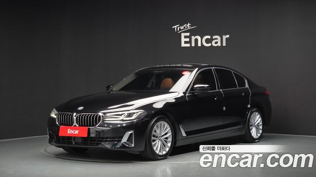 BMW 5-Series G30 520i Luxury - фото 0