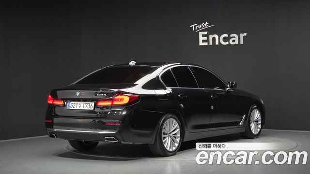 BMW 5-Series G30 520i Luxury - фото 1