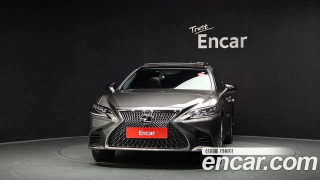 Lexus LS LS500 3.5 Luxury AWD - фото 2