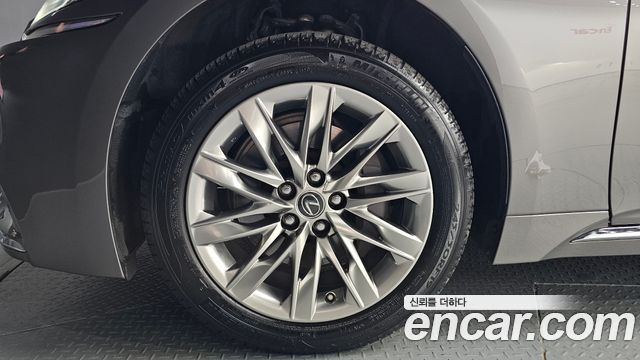 Lexus LS LS500 3.5 Luxury AWD - фото 4