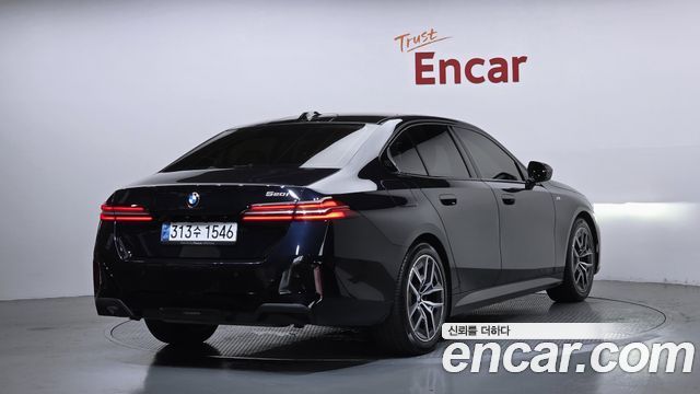 BMW 5-Series G60 520i M Sport - фото 1