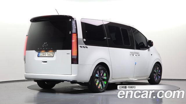 Hyundai Staria 4WD Lounge 7-Seater Inspiration - фото 1
