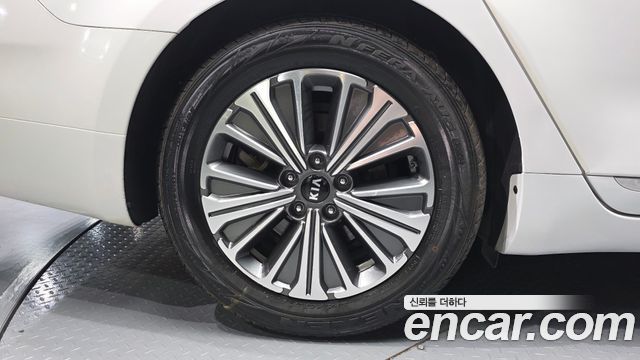 Kia K7 Premier, гибрид Signature - фото 4