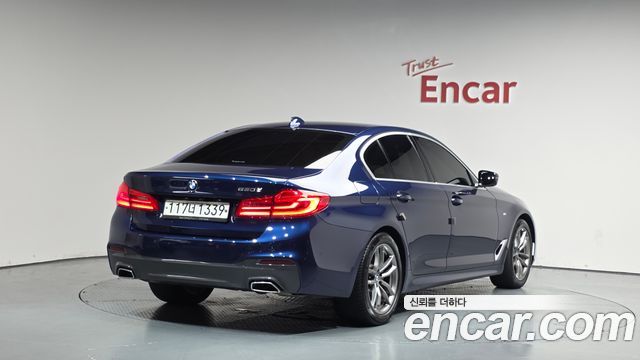 BMW 5-Series G30 520d M Sport Package Plus - фото 0