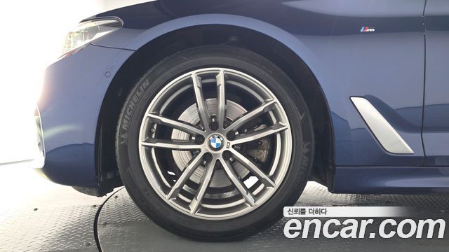 BMW 5-Series G30 520d M Sport Package Plus - фото 3