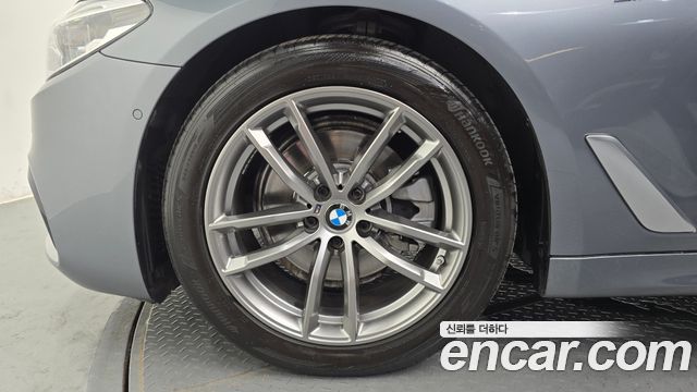 BMW 5-Series G30 520d M Sport Package Plus - фото 4