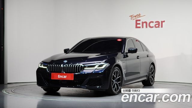 BMW 5-Series G30 530e M Sport - фото 0