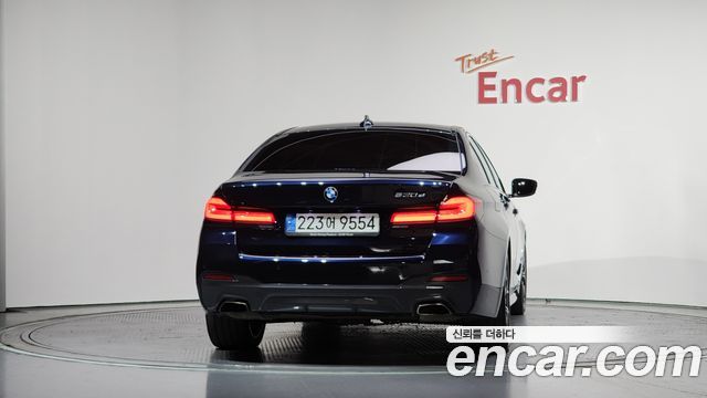 BMW 5-Series G30 530e M Sport - фото 3