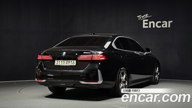 BMW 5-Series G60 523d - фото 1