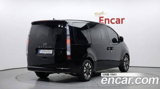 Hyundai Staria Lounge 7-Seater Inspiration - фото 1