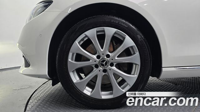 Mercedes-Benz E-Class W213 E300 4MATIC Exclusive - фото 4