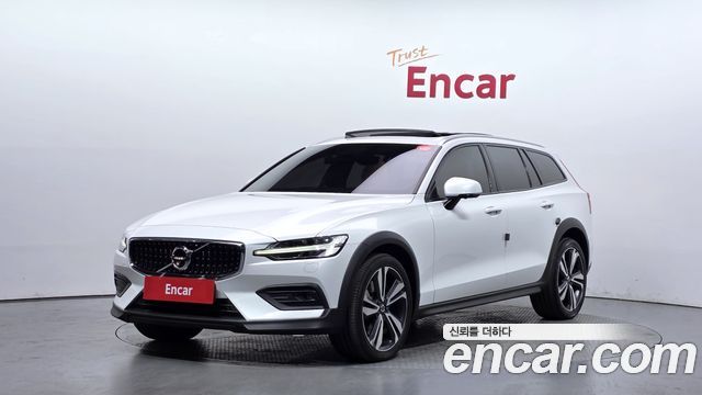 Volvo V60 2-го поколения B5 Pro AWD - фото 0