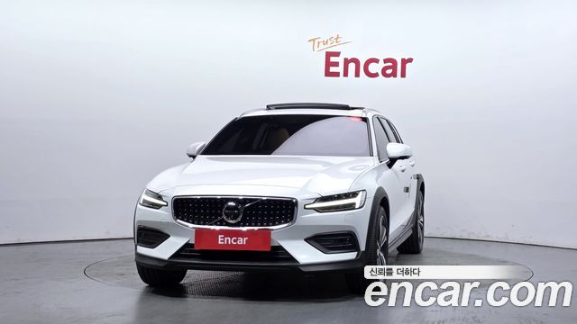 Volvo V60 2-го поколения B5 Pro AWD - фото 2
