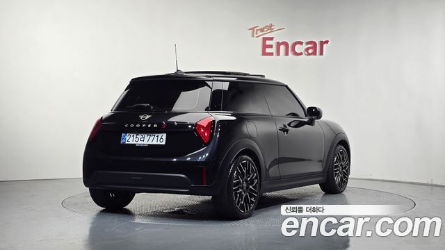 Mini Cooper 4-го поколения Favoured - фото 1