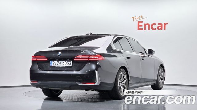 BMW 5-Series G60 520i - фото 0