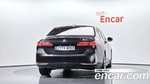 BMW 5-Series G60 520i - фото 2