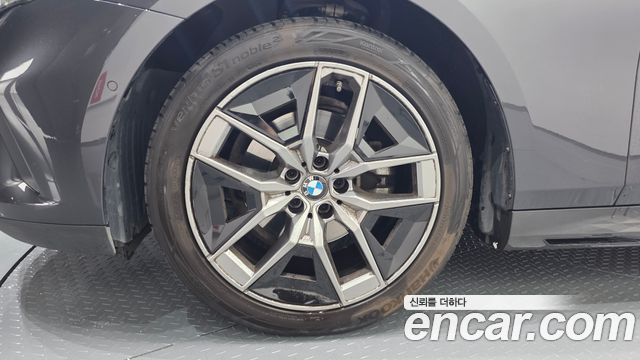 BMW 5-Series G60 520i - фото 3