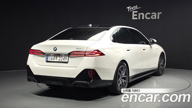 BMW 5-Series G60 523d M Sport - фото 1