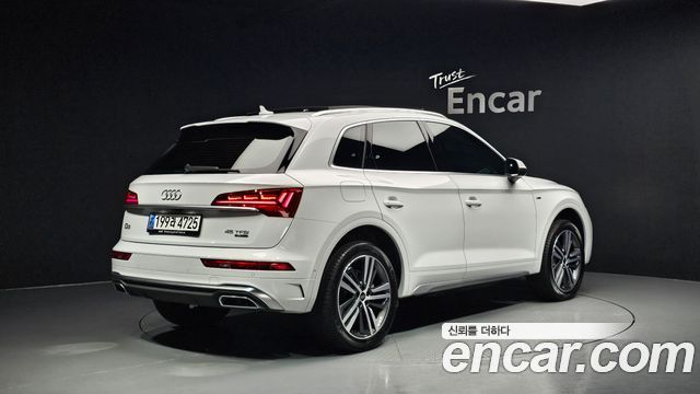Audi Q5 FY 45 TFSI Quattro Premium - фото 1