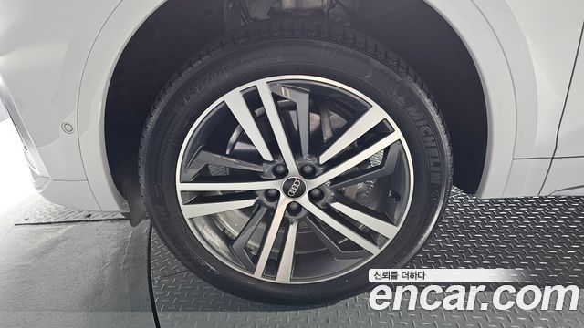 Audi Q5 FY 45 TFSI Quattro Premium - фото 4