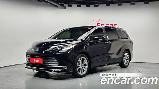 Toyota Sienna 4-го поколения 2.5 Hybrid 2WD - фото 0