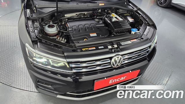 Volkswagen Tiguan 2-го поколения 2.0 TDI Prestige - фото 4