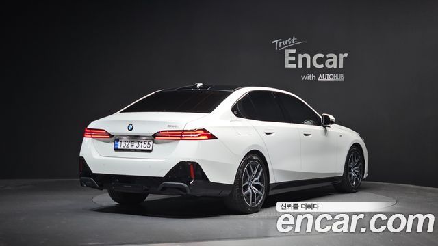 BMW 5-Series G60 520i M Sport - фото 1