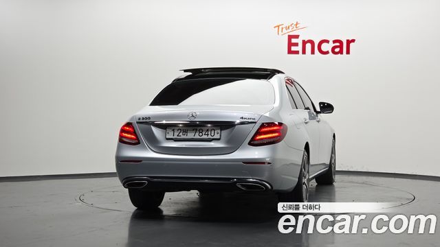 Mercedes-Benz E-Class W213 E300 4MATIC Avnatgarde - фото 3