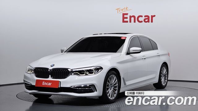 BMW 5-Series G30 520i Luxury - фото 0