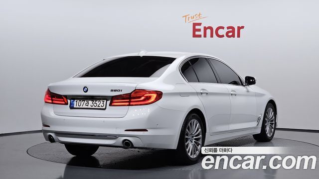 BMW 5-Series G30 520i Luxury - фото 1