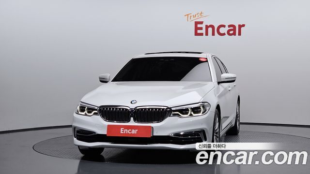 BMW 5-Series G30 520i Luxury - фото 2
