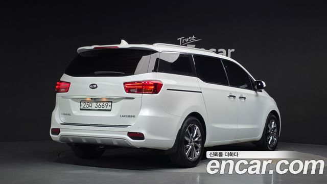 Kia Carnival Новый 7-Seater Limousine VIP - фото 1