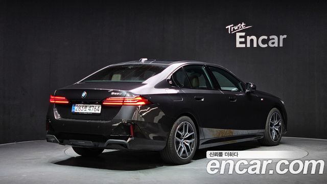 BMW 5-Series G60 523d M Sport - фото 1