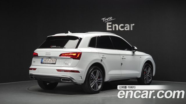 Audi Q5 FY 40 TDI Quattro Premium - фото 1
