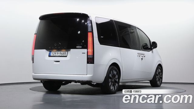 Hyundai Staria 4WD Lounge 7-Seater Inspiration - фото 1