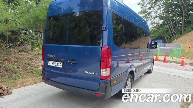 Hyundai Solati 15-seater deluxe - фото 1