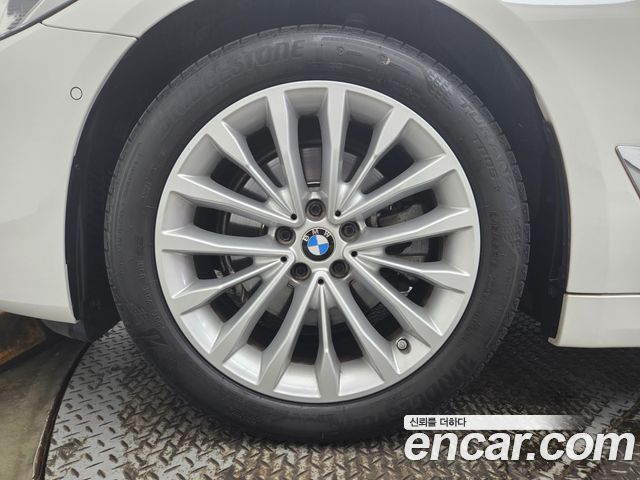 BMW 5-Series G30 520i Luxury - фото 4