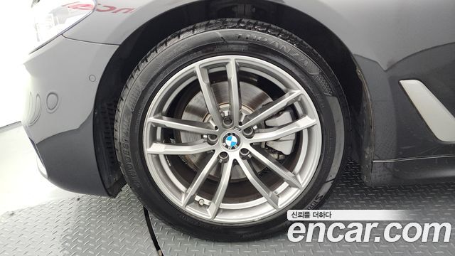 BMW 5-Series G30 520d M Sport Package Plus - фото 4