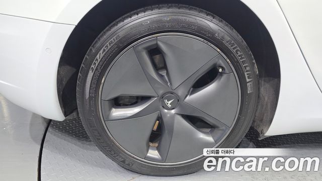 Tesla Model 3 Standard Range Plue RWD - фото 4