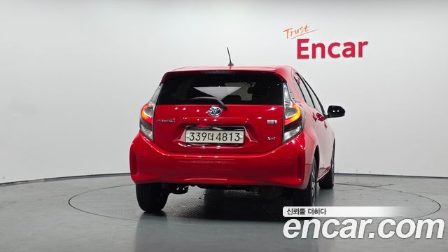 Toyota Prius 1.5 - фото 3