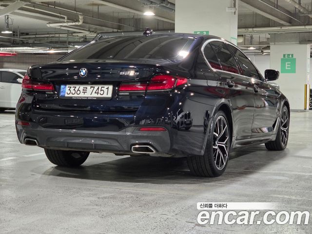 BMW 5-Series G30 530e M Sport - фото 1
