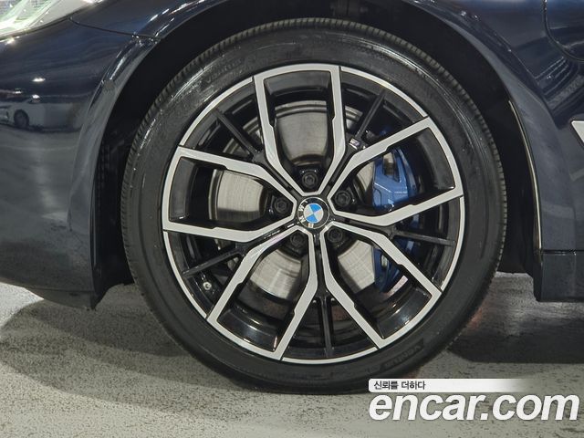 BMW 5-Series G30 530e M Sport - фото 4