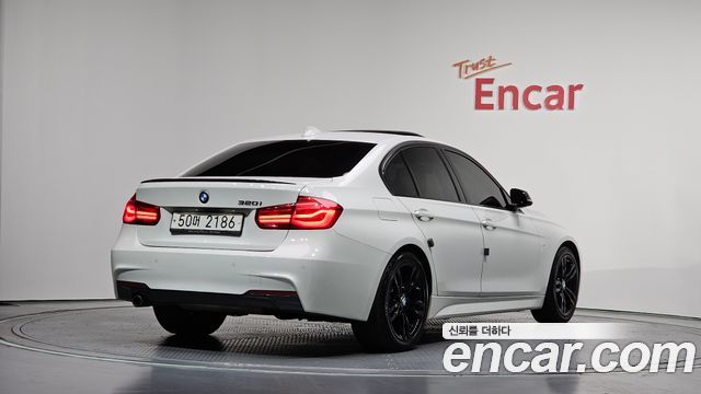 BMW 3-Series F30 320i M Sport - фото 1