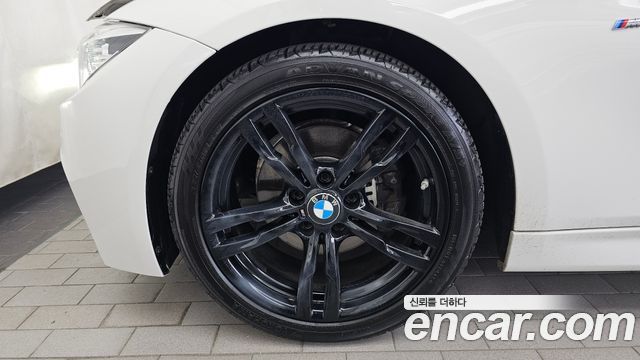 BMW 3-Series F30 320i M Sport - фото 4