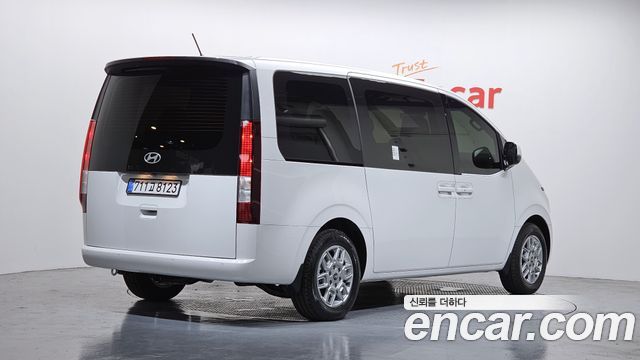 Hyundai Staria Tourer 11-Seater Modern - фото 1