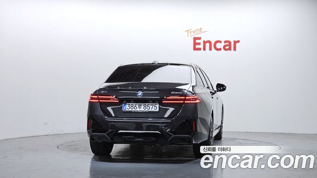 BMW 5-Series G60 530e xDrive M Sport Pro - фото 3