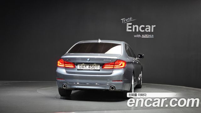 BMW 5-Series G30 520d xDrive Luxury Plus - фото 3